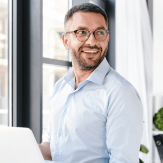 Advice for jobseekers in the UAE - man holding laptop in an office